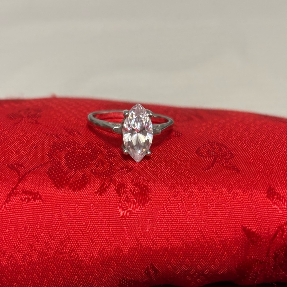 Elegant Silver Marquise Cut Ring